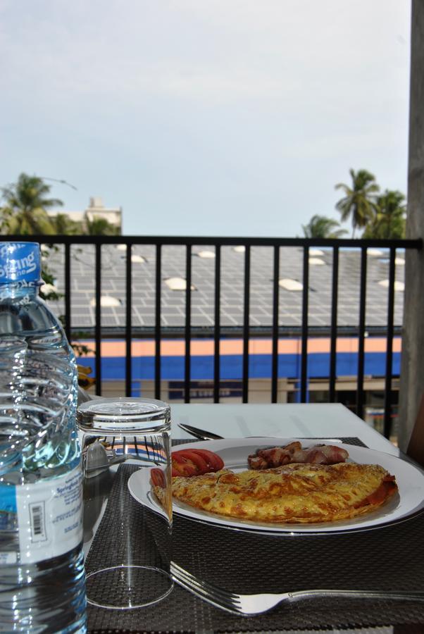 The Canoe Negombo Esterno foto